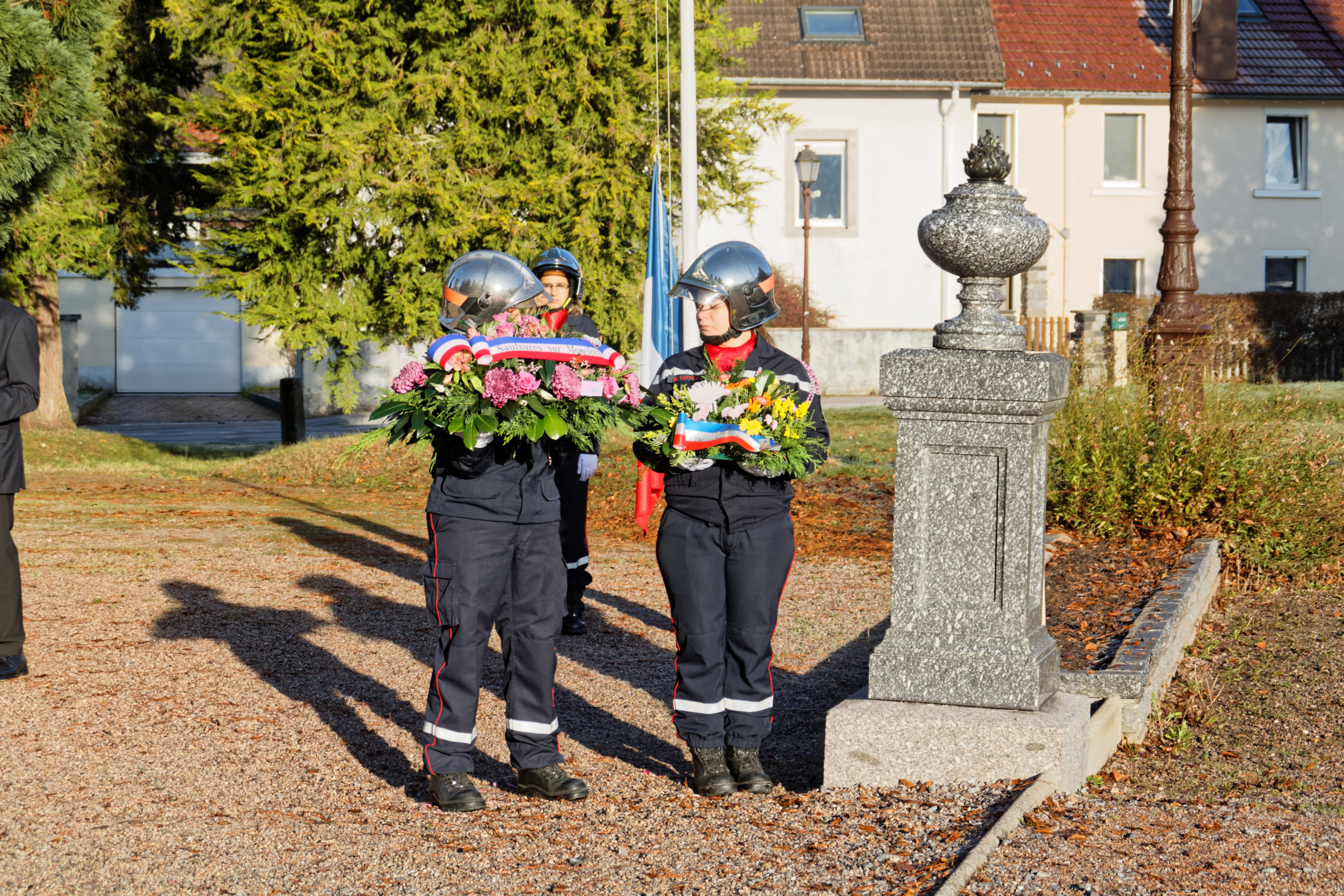 CÉRÉ­MO­NIE DU 11 NOVEMBRE